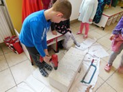 Šroubujeme, zatloukáme, vrtáme a řežeme -polytechnika ve školce